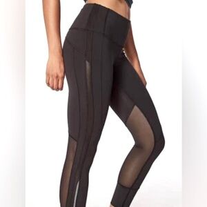 Lululemon Hit It High Rise Black Compression 7/8 length crop leggings Mesh Sz 4
